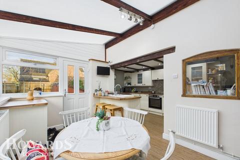 5 bedroom semi-detached house for sale, Short Road, Lowestoft