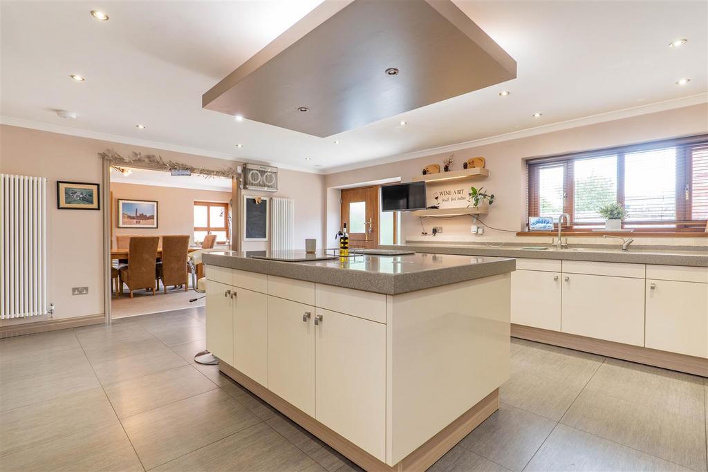 Kitchen/Breakfast Room