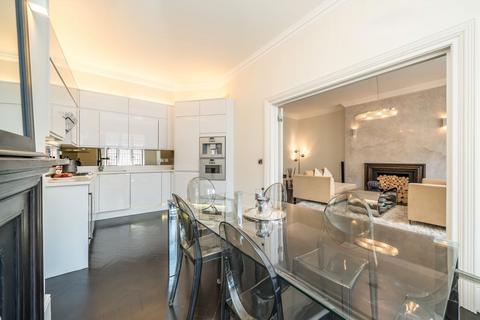 2 bedroom flat for sale, Mount Street, London W1K