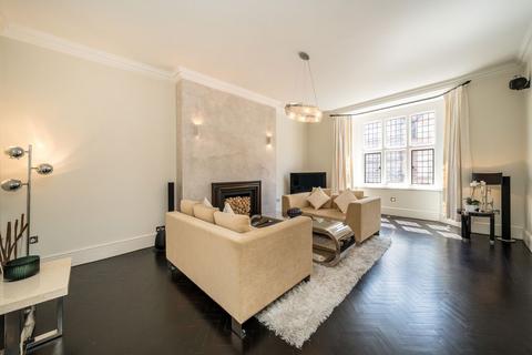 2 bedroom flat for sale, Mount Street, London W1K
