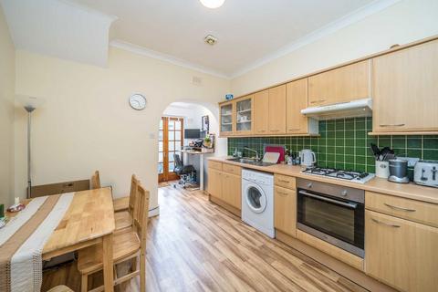 2 bedroom flat to rent, Mayflower Road, London SW9