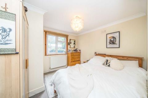 2 bedroom flat to rent, Mayflower Road, London SW9