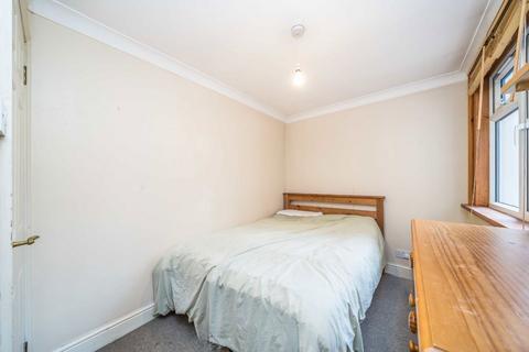 2 bedroom flat to rent, Mayflower Road, London SW9