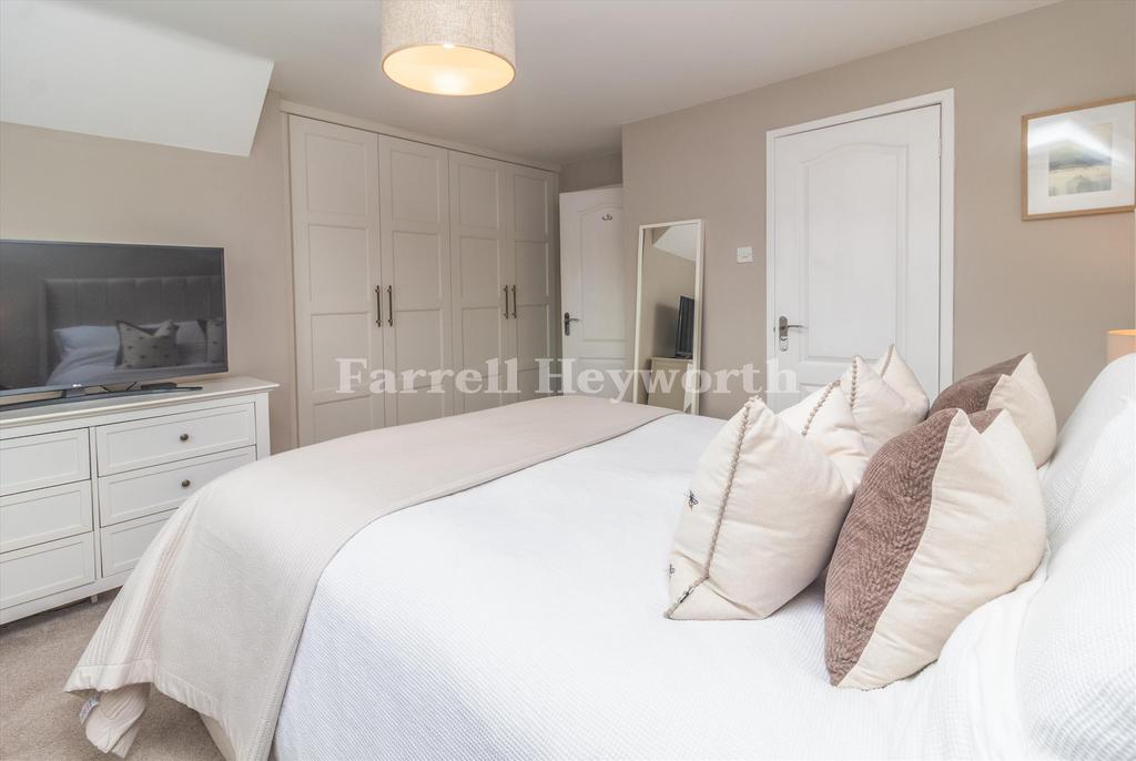 Bedroom 1 image 2
