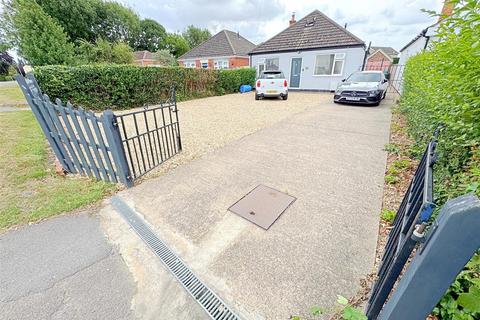 4 bedroom detached bungalow for sale, Tetney Lane, Holton-Le-Clay, Grimsby, N.E. Lincs, DN36 5AR