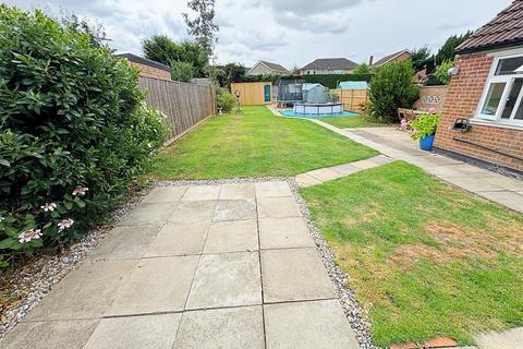 4 bedroom detached bungalow for sale, Tetney Lane, Holton-Le-Clay, Grimsby, N.E. Lincs, DN36 5AR