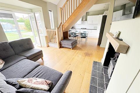 4 bedroom detached bungalow for sale, Tetney Lane, Holton-Le-Clay, Grimsby, N.E. Lincs, DN36 5AR