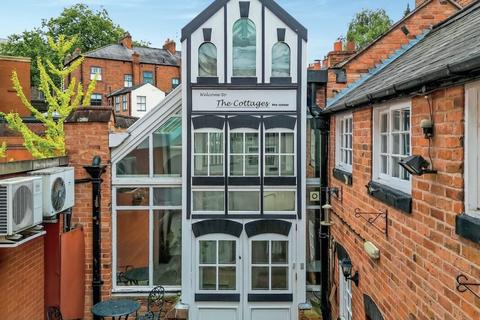 Hairdresser and barber shop to rent, 54 King St Leicester LE1 6RL