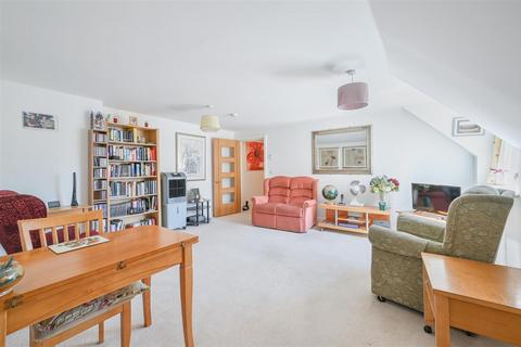 undefined, Waterloo Road, Epsom