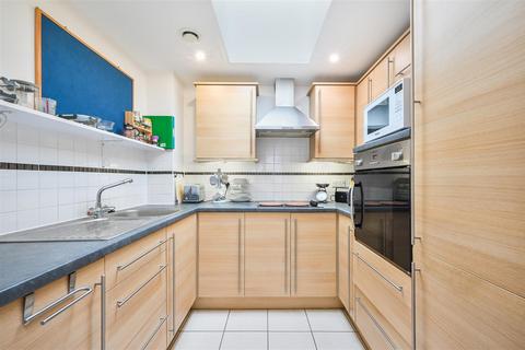 undefined, Waterloo Road, Epsom