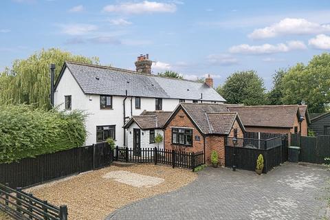 3 bedroom cottage for sale, 1 Takeleys Manor Cottages, Epping Upland, CM16