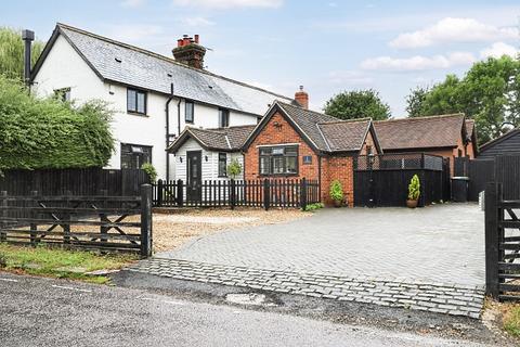 3 bedroom cottage for sale, 1 Takeleys Manor Cottages, Epping Upland, CM16