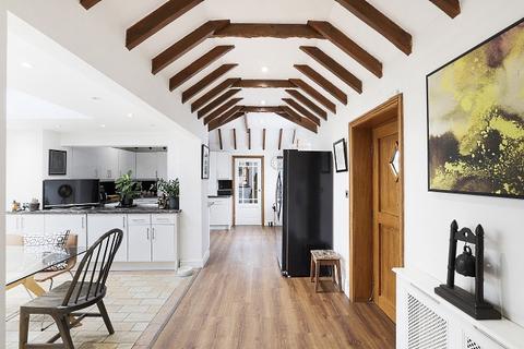 3 bedroom cottage for sale, 1 Takeleys Manor Cottages, Epping Upland, CM16
