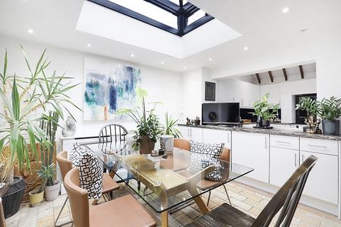 3 bedroom cottage for sale, 1 Takeleys Manor Cottages, Epping Upland, CM16