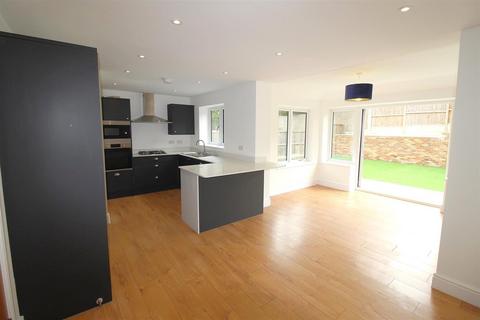 5 bedroom detached house for sale, Shaw Close, Minster On Sea