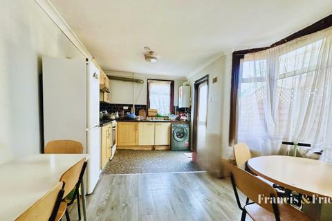 4 bedroom terraced house for sale, Kensington Avenue, London, E12