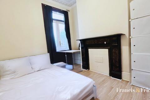 4 bedroom terraced house for sale, Kensington Avenue, London, E12