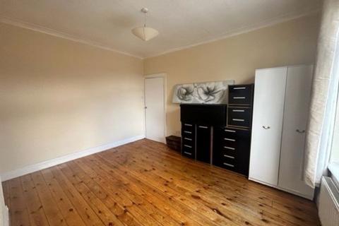 2 bedroom flat to rent, Tadema Road, South Shields
