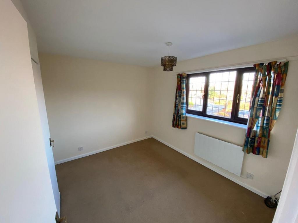 Bedroom 1.jpg
