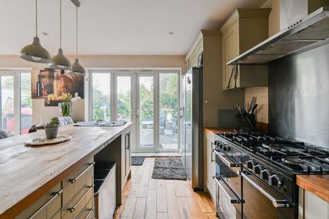 70 Mayday Gardens, London, SE3 8NW