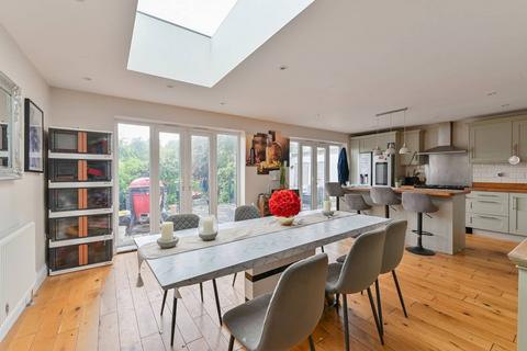 70 Mayday Gardens, London, SE3 8NW