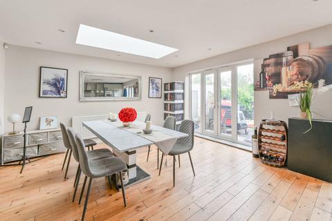 70 Mayday Gardens, London, SE3 8NW