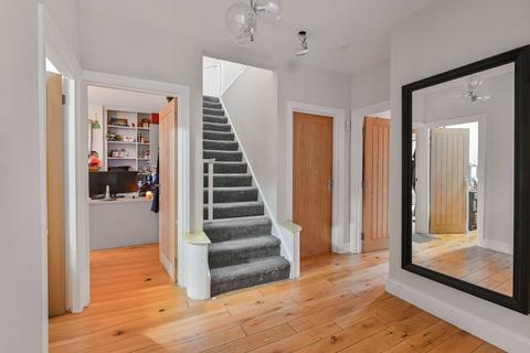 70 Mayday Gardens, London, SE3 8NW