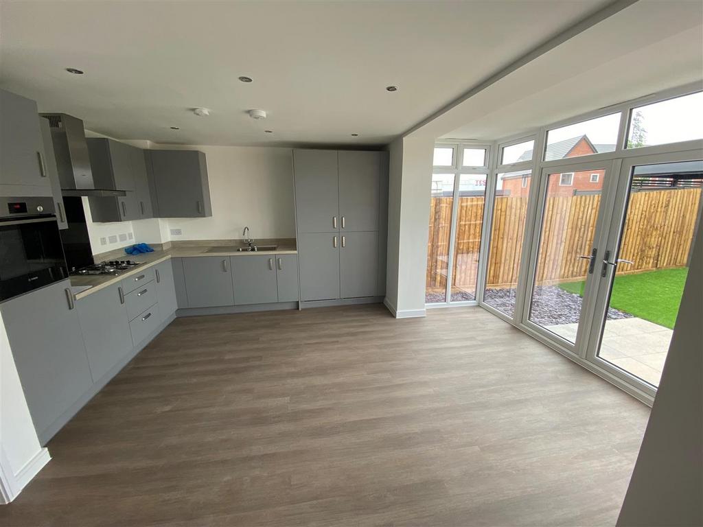 Kitchen 3.jpg