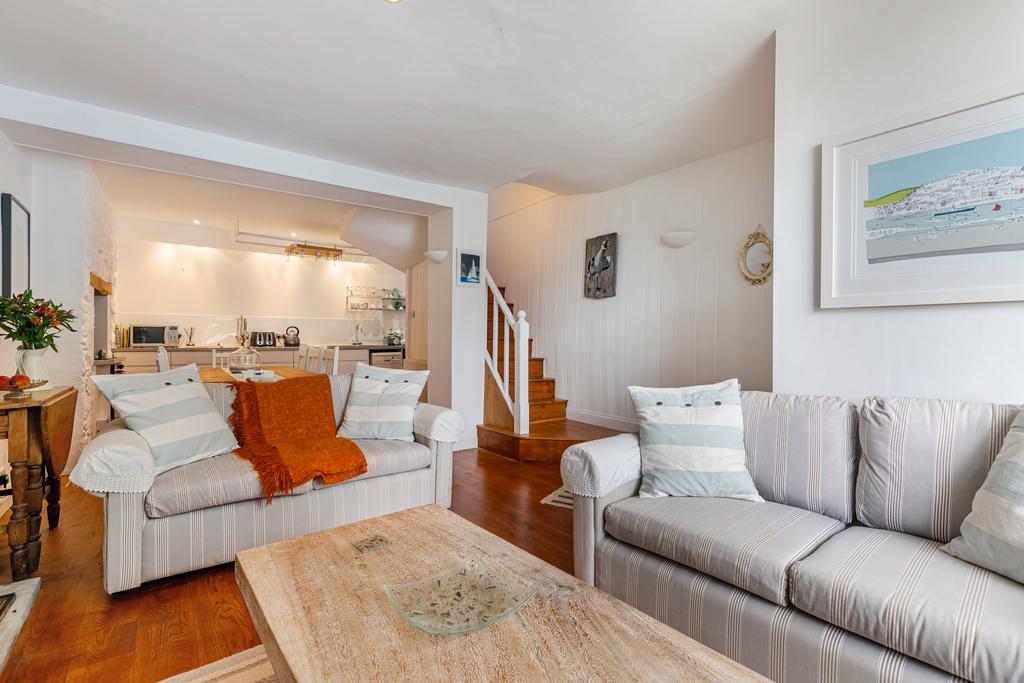 6 Open Plan Living  69 South Ford Road Dartmouth -