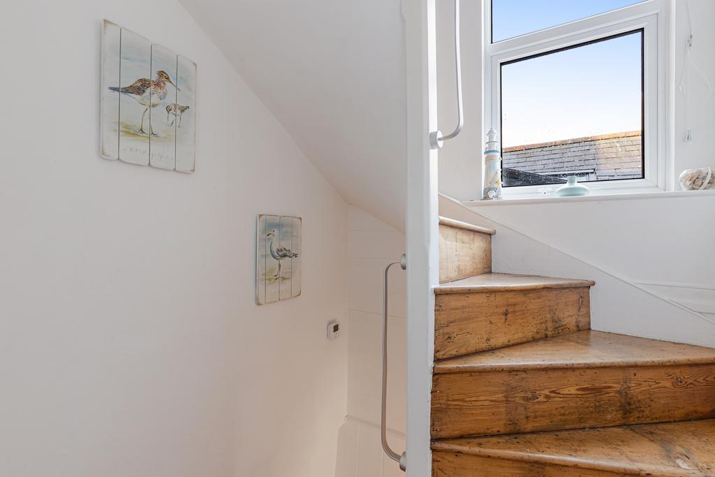 18 Stairs 69 South Ford Road Dartmouth - 250714