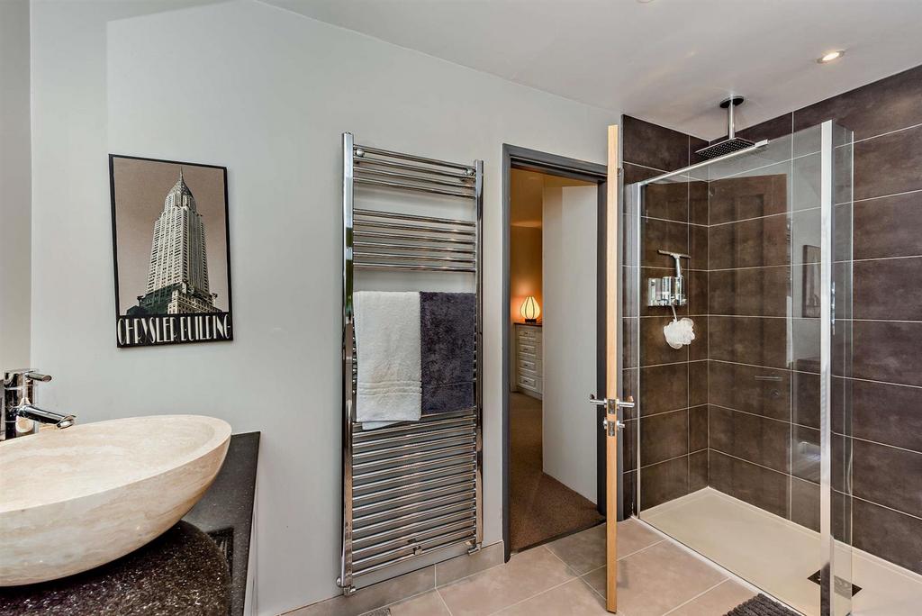 En-Suite Bathroom