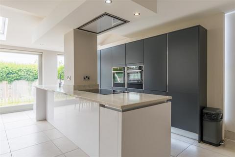 undefined, Chapel Fold, Leeds LS17
