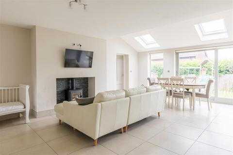 undefined, Chapel Fold, Leeds LS17