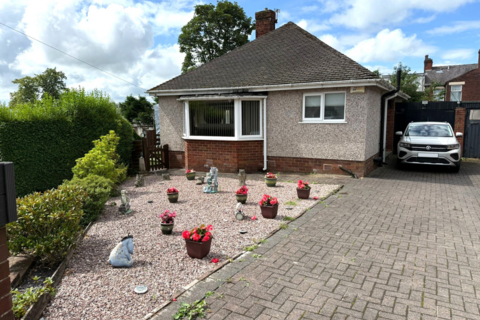 2 bed bungalow for rent in East Park Avenue, Blackburn. Lancs. BB1 8DT