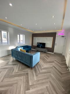4 bedroom terraced house to rent, Walter Road, Swansea