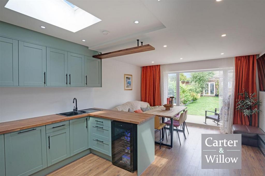 Kitchen/reception