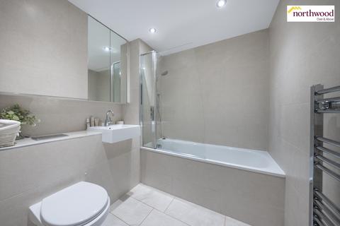 1 bedroom flat for sale, Aldenham Road, Bushey, WD19