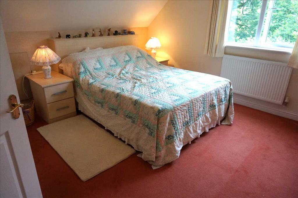 Back bedroom 2 :