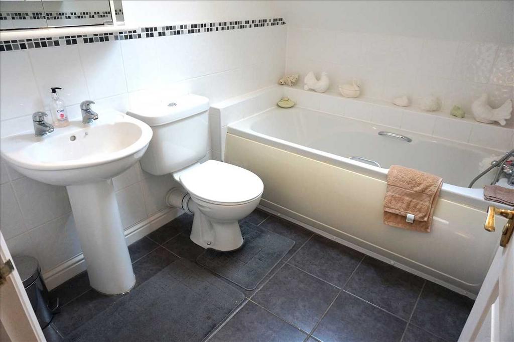 Family bathroom :