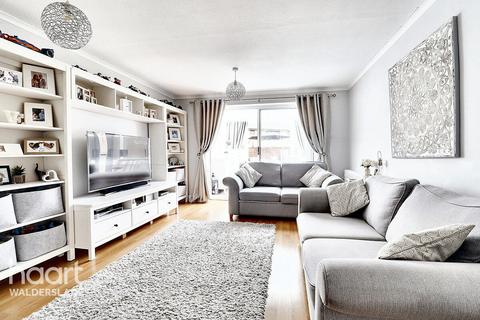 12 Bentley Close, Chatham, ME5 8UH