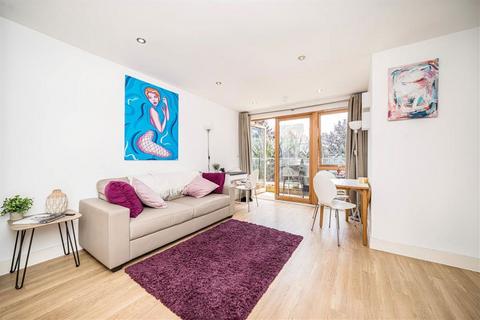 2 bedroom flat for sale, Nelson Gardens, London E2