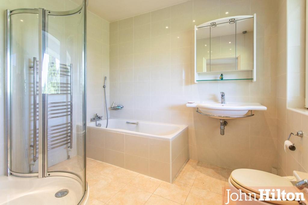 The Vale-65-En-Suite.jpg