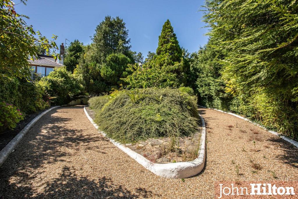 The Vale-3-Front Drive.jpg