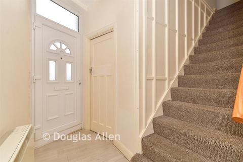 3 bedroom maisonette for sale, High Road, South Woodford