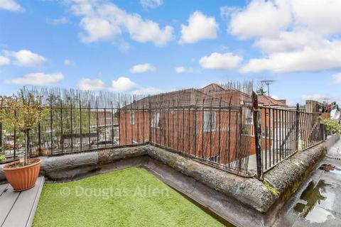 3 bedroom maisonette for sale, High Road, South Woodford