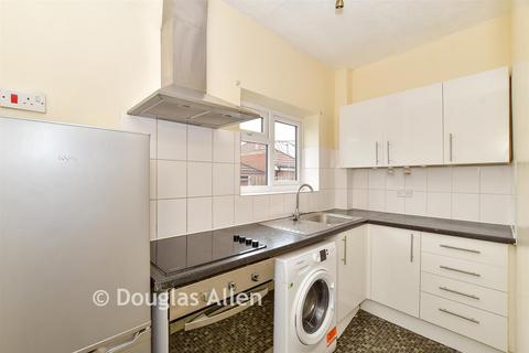 3 bedroom maisonette for sale, High Road, South Woodford