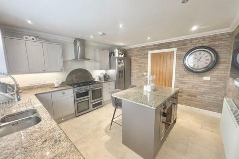 4 Clos Cae Bach, Dafen, Llanelli, SA14 8GJ