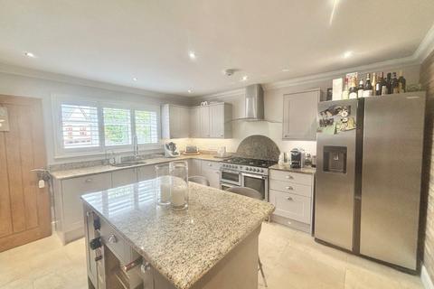4 Clos Cae Bach, Dafen, Llanelli, SA14 8GJ