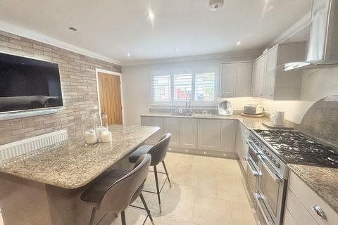 4 Clos Cae Bach, Dafen, Llanelli, SA14 8GJ