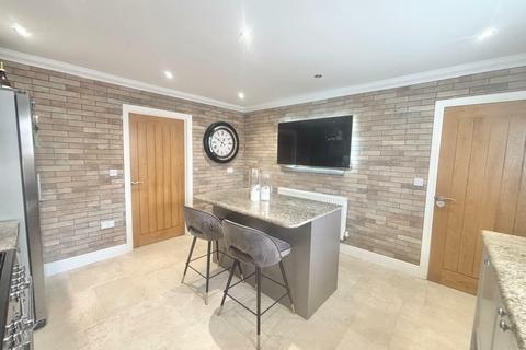4 Clos Cae Bach, Dafen, Llanelli, SA14 8GJ